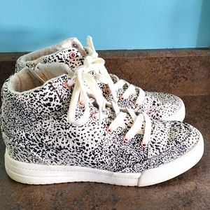 Roxy Animal Print High Top Lace Up Sneakers Size 8